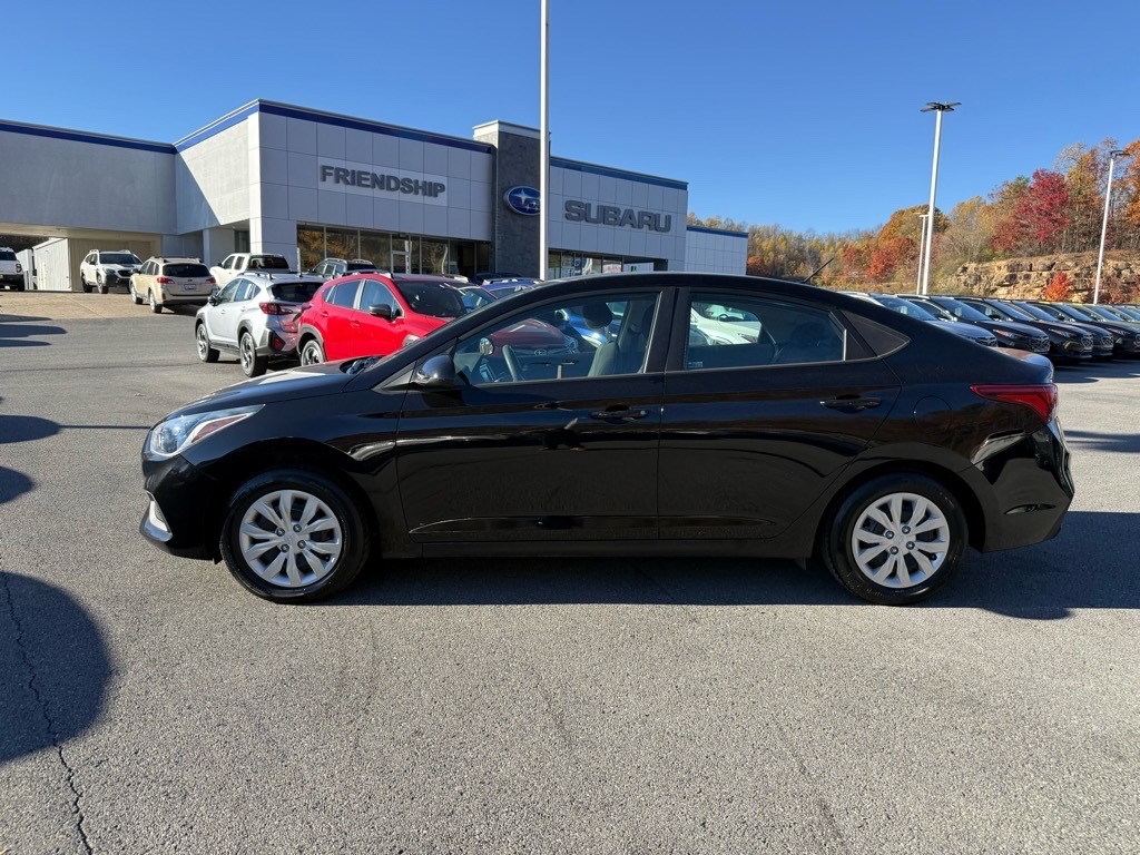 2022 Hyundai Accent SE photo 2