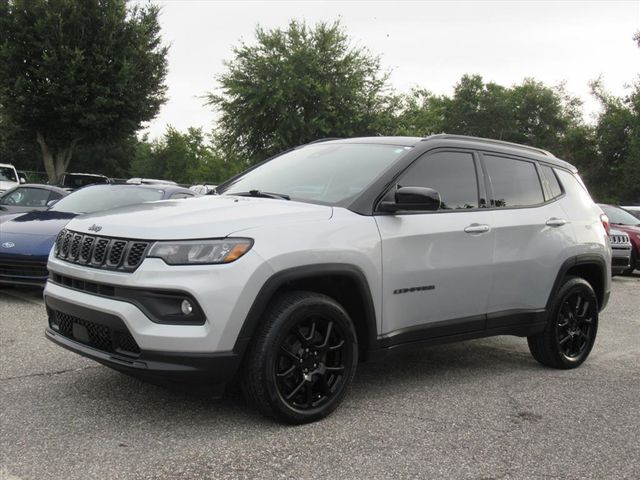 2024 Jeep Compass Latitude photo 2