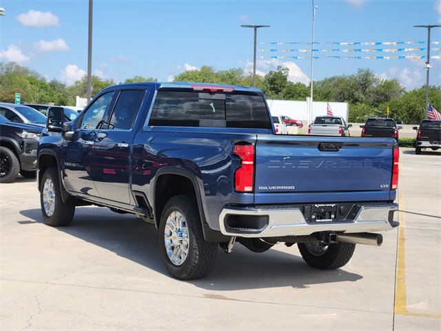 2025 Chevrolet Silverado 2500HD LTZ photo 3
