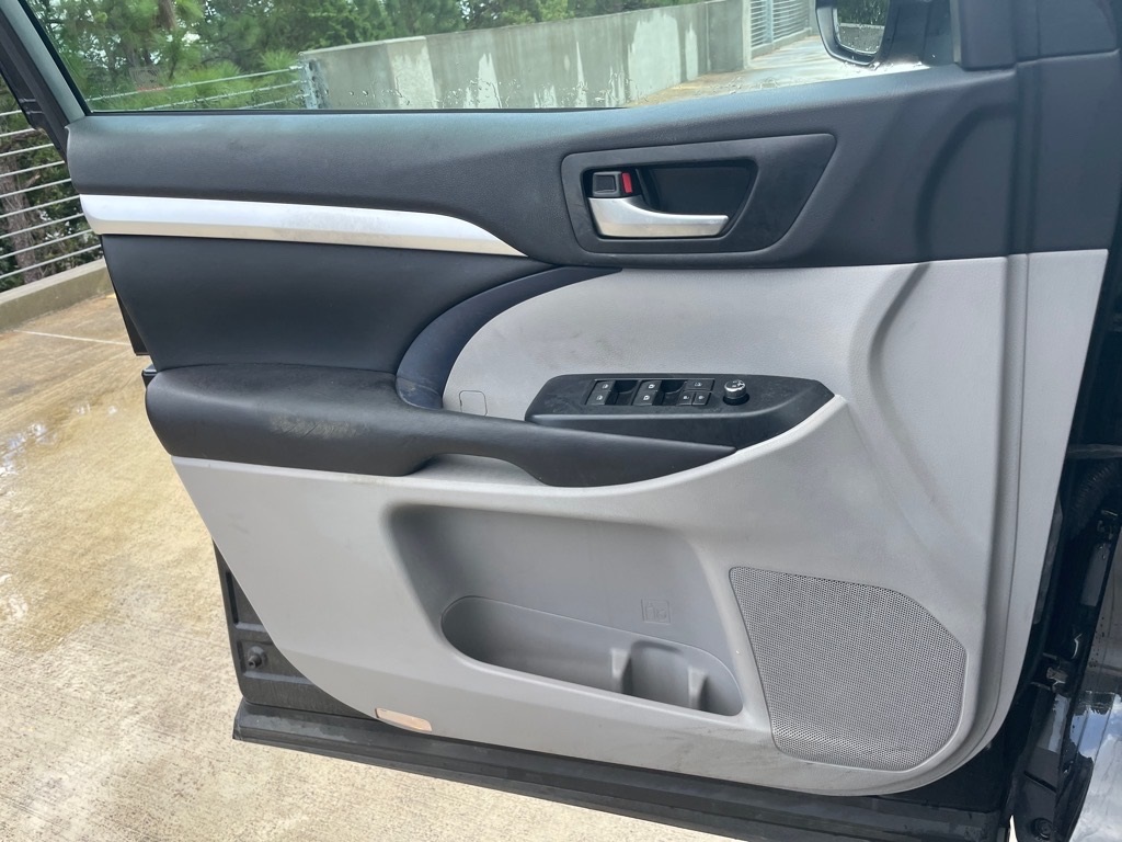2016 Toyota Highlander XLE photo 9