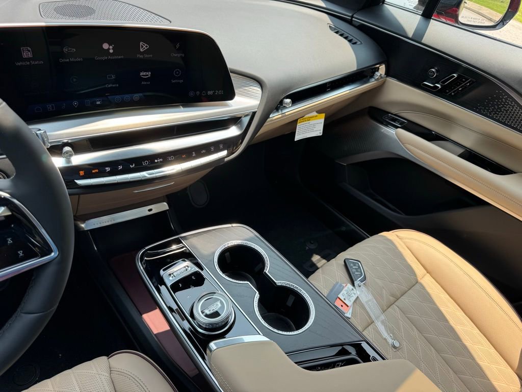 2025 Cadillac Lyriq Luxury photo 30