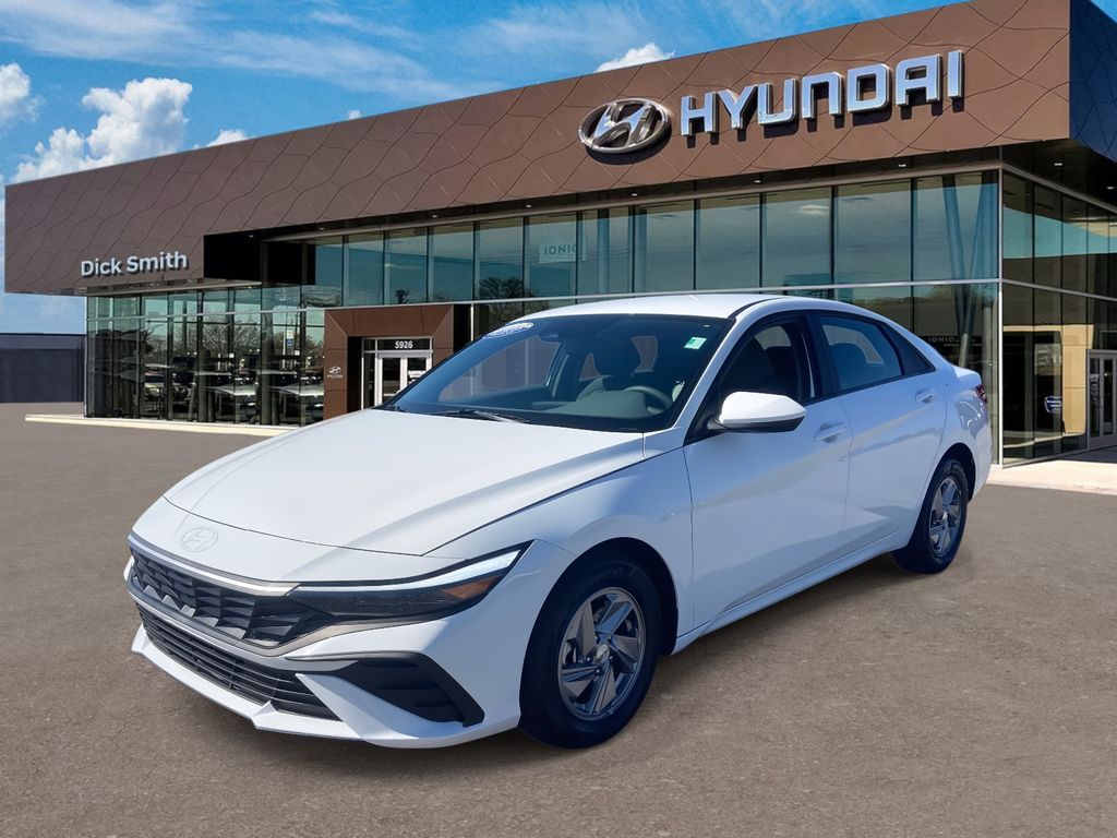 2025 Hyundai Elantra SE photo 3