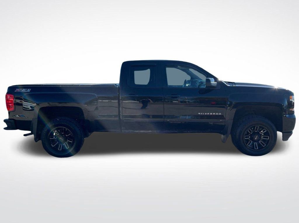 2016 Chevrolet Silverado 1500 LT photo 4