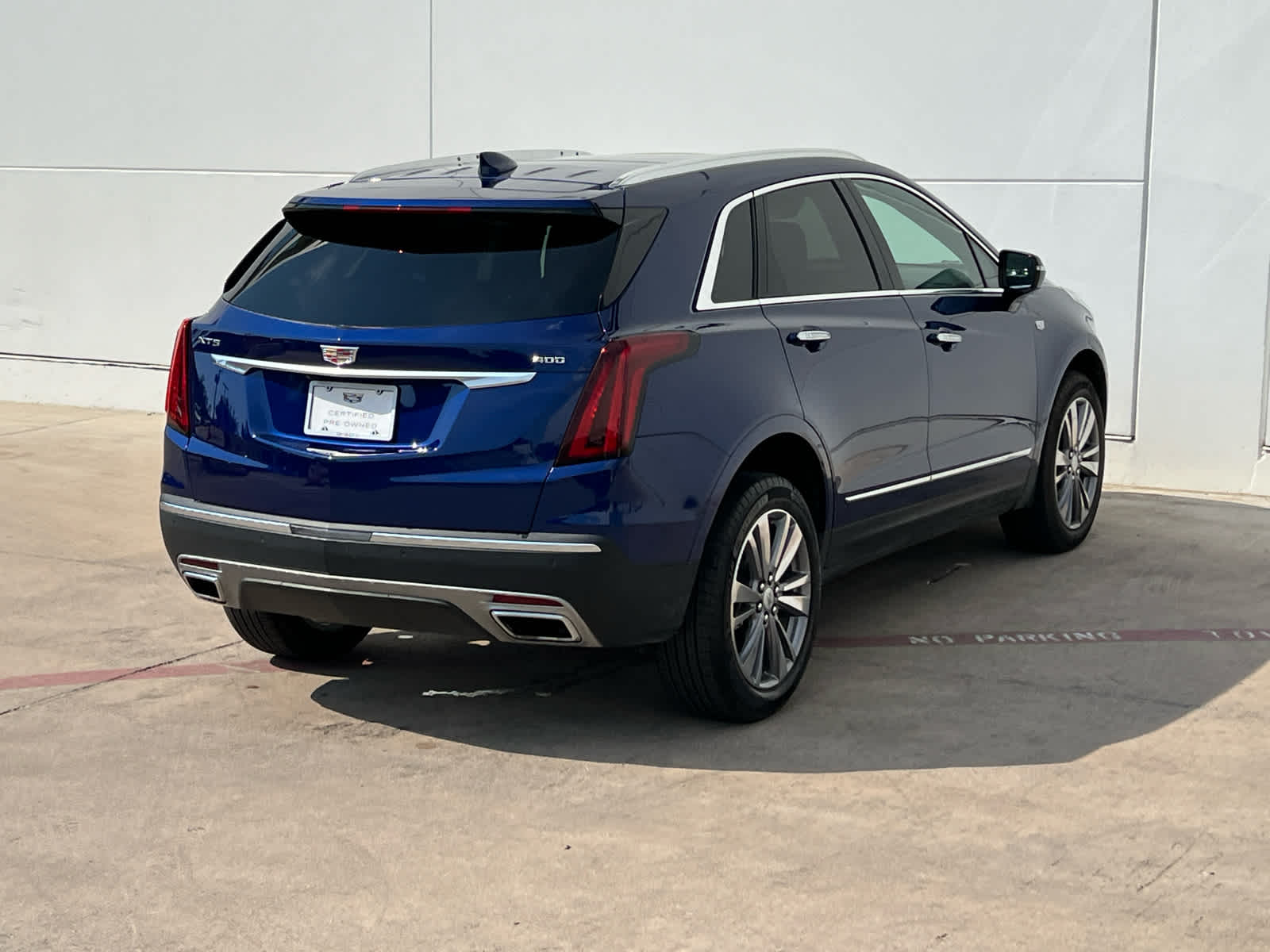 2025 Cadillac XT5 Premium Luxury photo 3