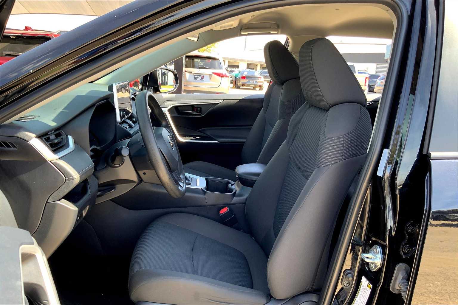 2024 Toyota RAV4 LE photo 7