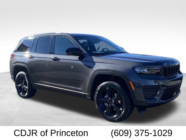 2025 Jeep Grand Cherokee Altitude's photo