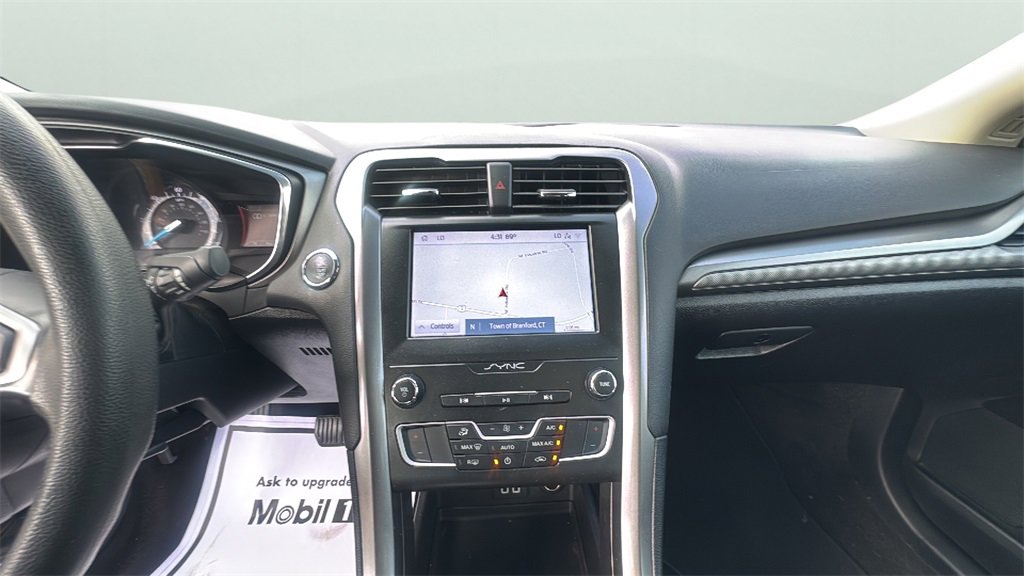 2020 Ford Fusion Hybrid SE photo 9