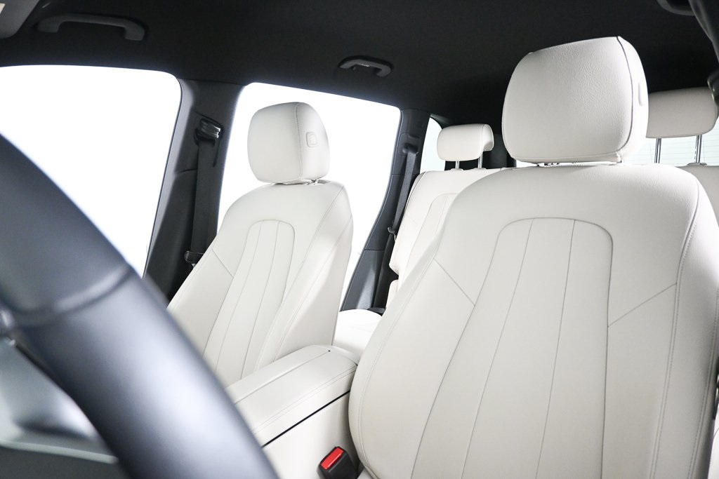 2025 Mercedes Benz GLB 250 photo 4