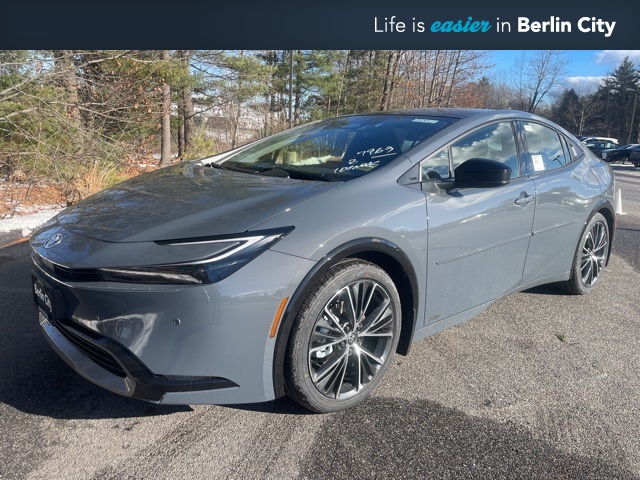 2026 Toyota Prius XLE's photo