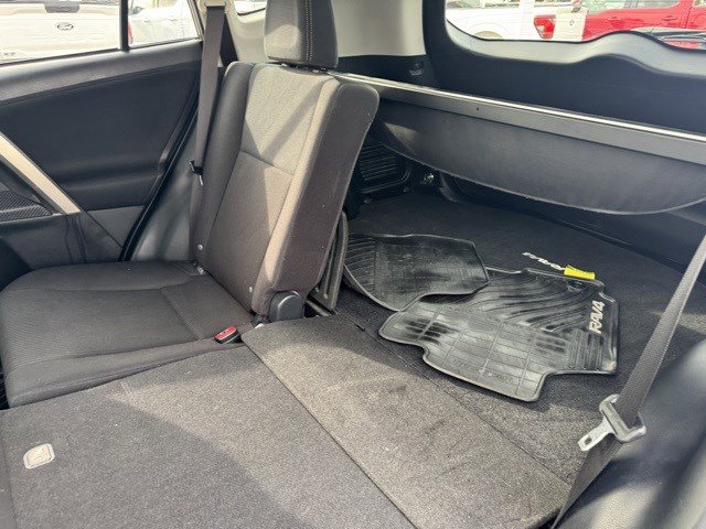 2015 Toyota RAV4 XLE photo 27