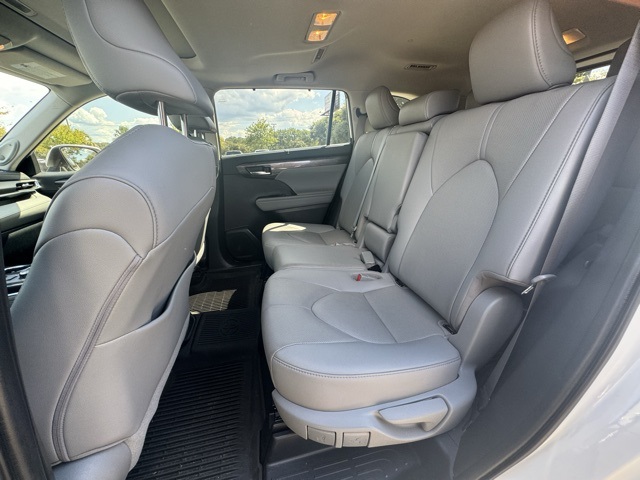 2021 Toyota Highlander Limited photo 26