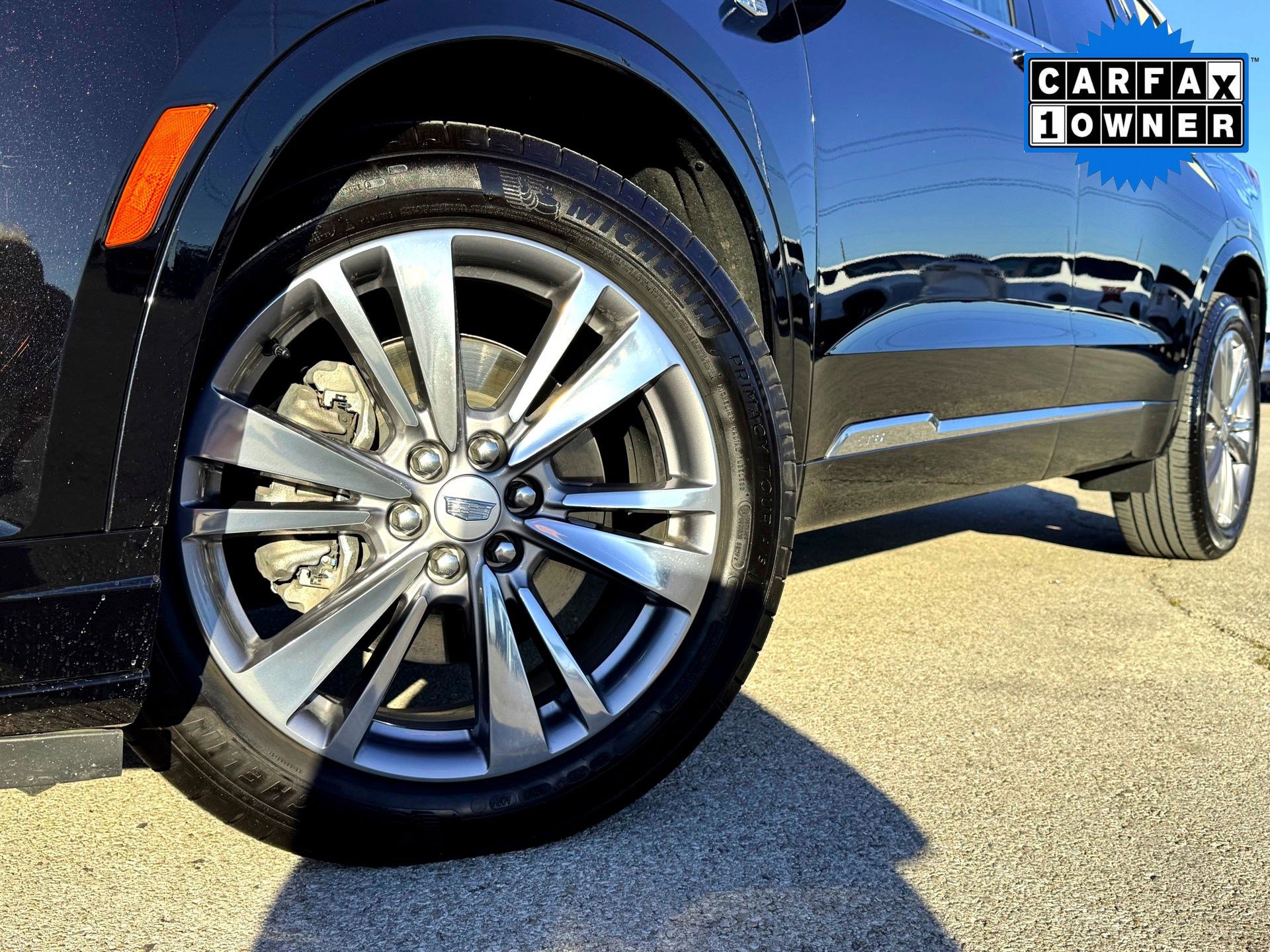 2025 Cadillac XT6 Premium Luxury photo 2