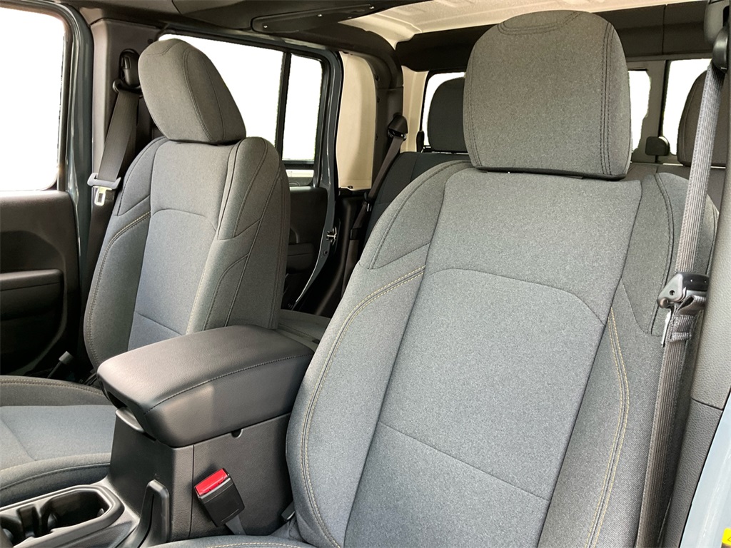 2025 Jeep Gladiator Sport S photo 27