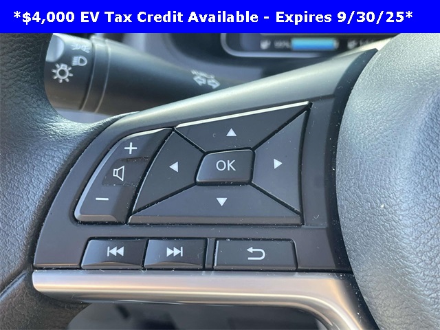 2023 Nissan Leaf S photo 24
