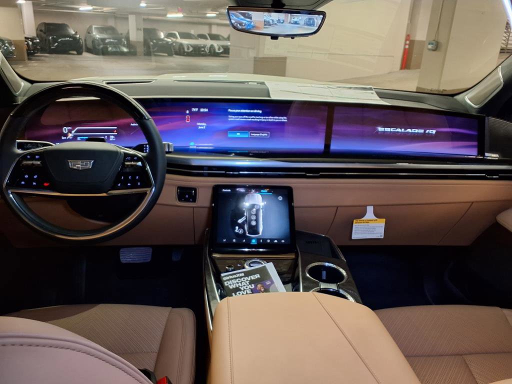 2025 Cadillac Escalade IQ Luxury photo 13