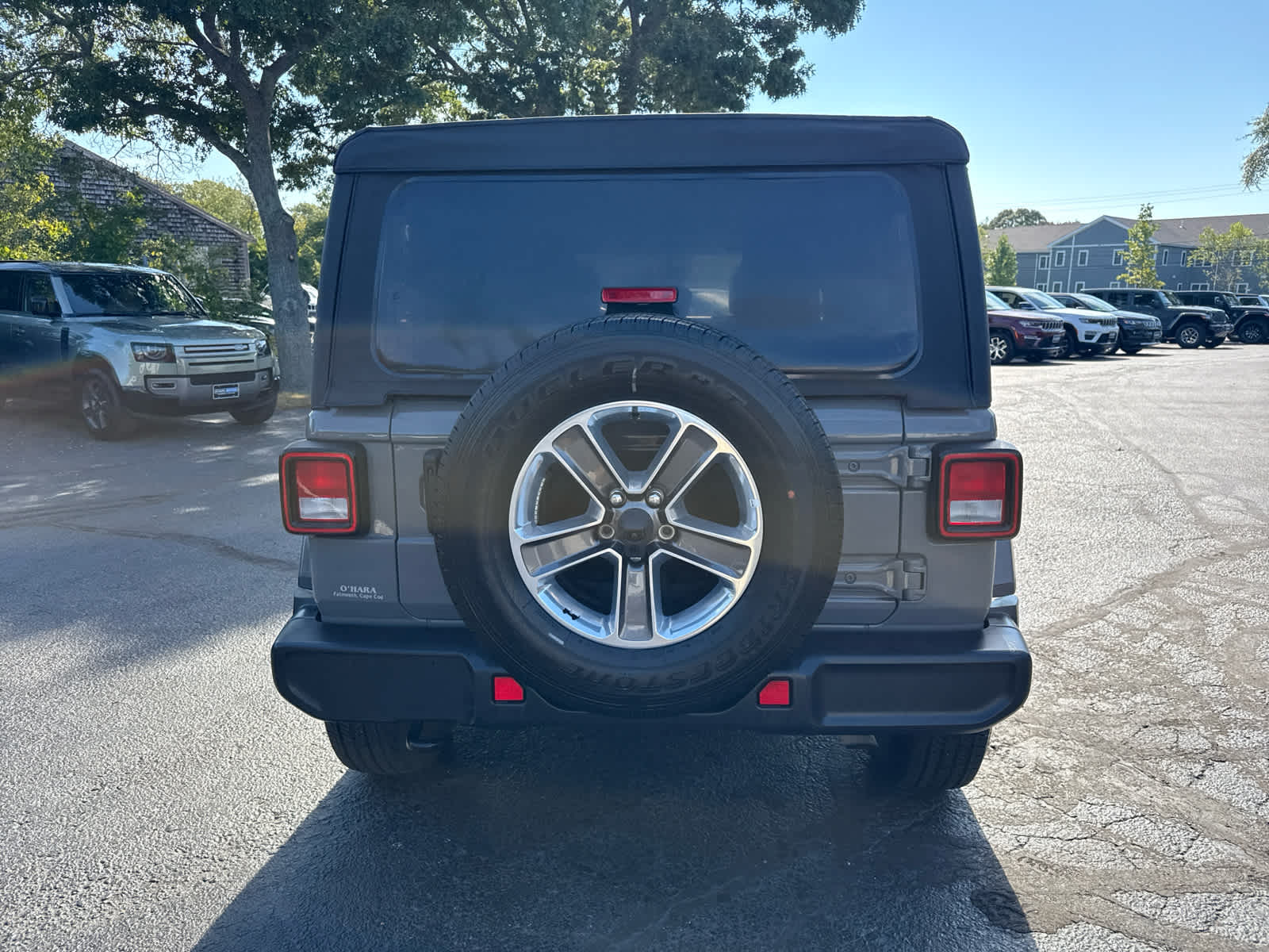 2023 Jeep Wrangler Sahara photo 4