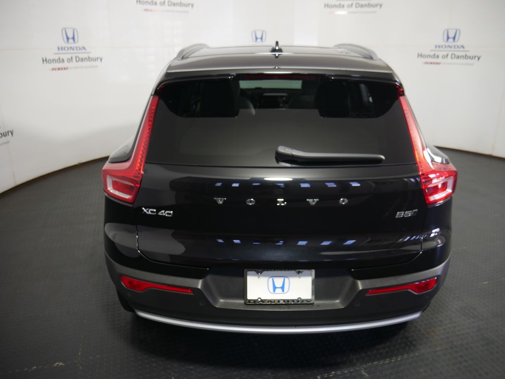 2023 Volvo XC40 Plus photo 5