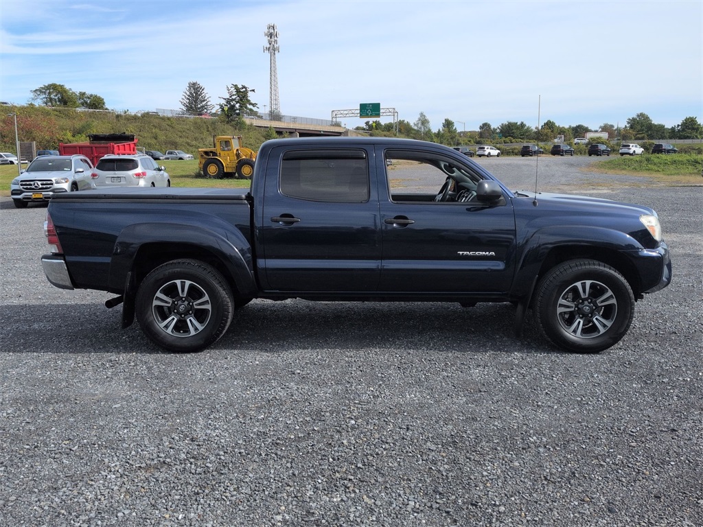 2013 Toyota Tacoma Base photo 2