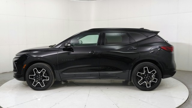 Used 2024 MOSAIC BLACK Chevrolet RS image 2