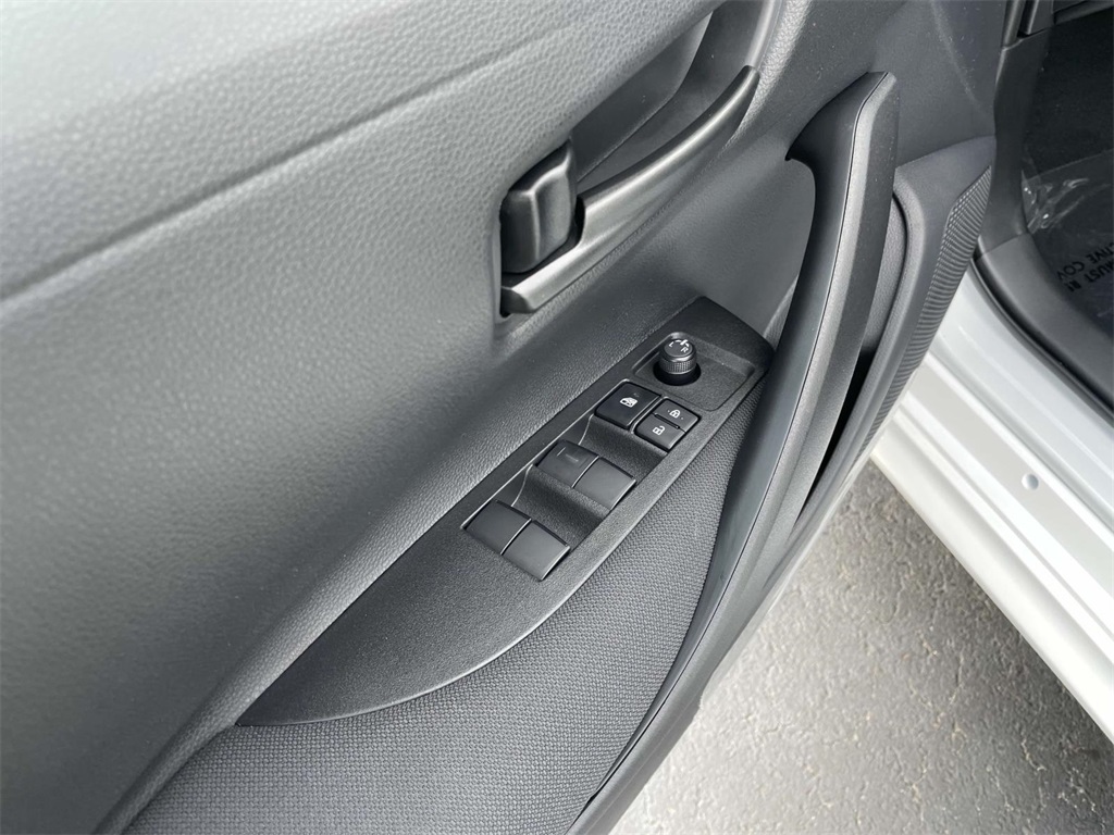 2025 Toyota Corolla LE photo 17