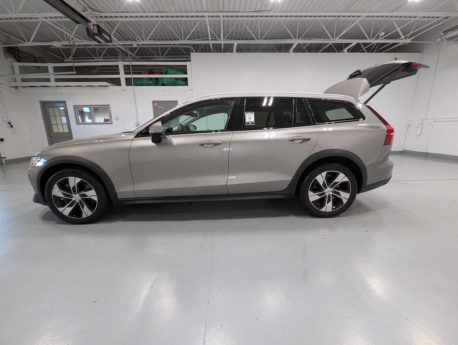 2020 Volvo V60 Cross Country photo 11