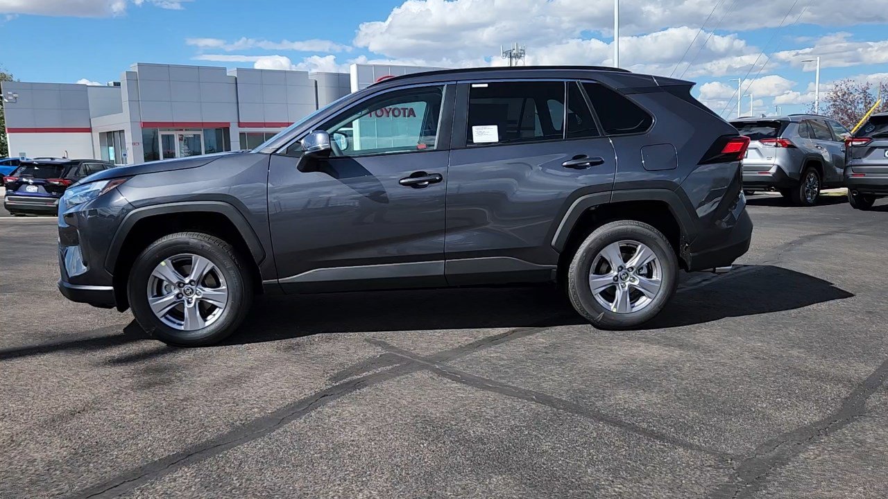 2025 Toyota RAV4 XLE photo 2