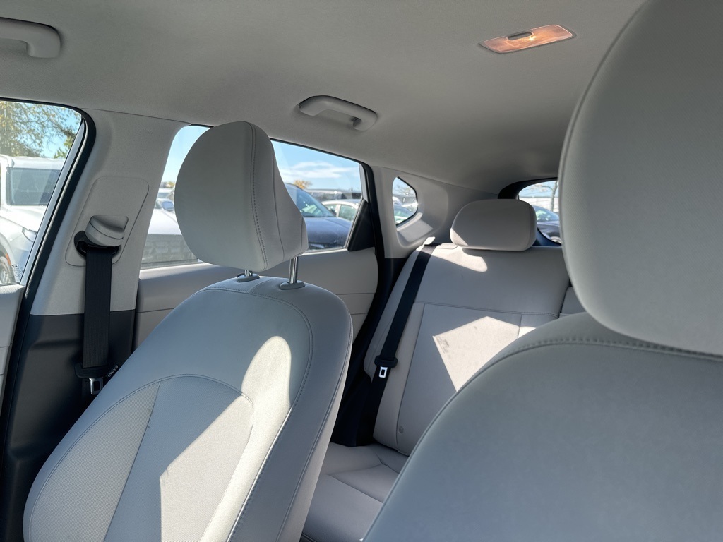 2025 Hyundai Kona SE photo 3