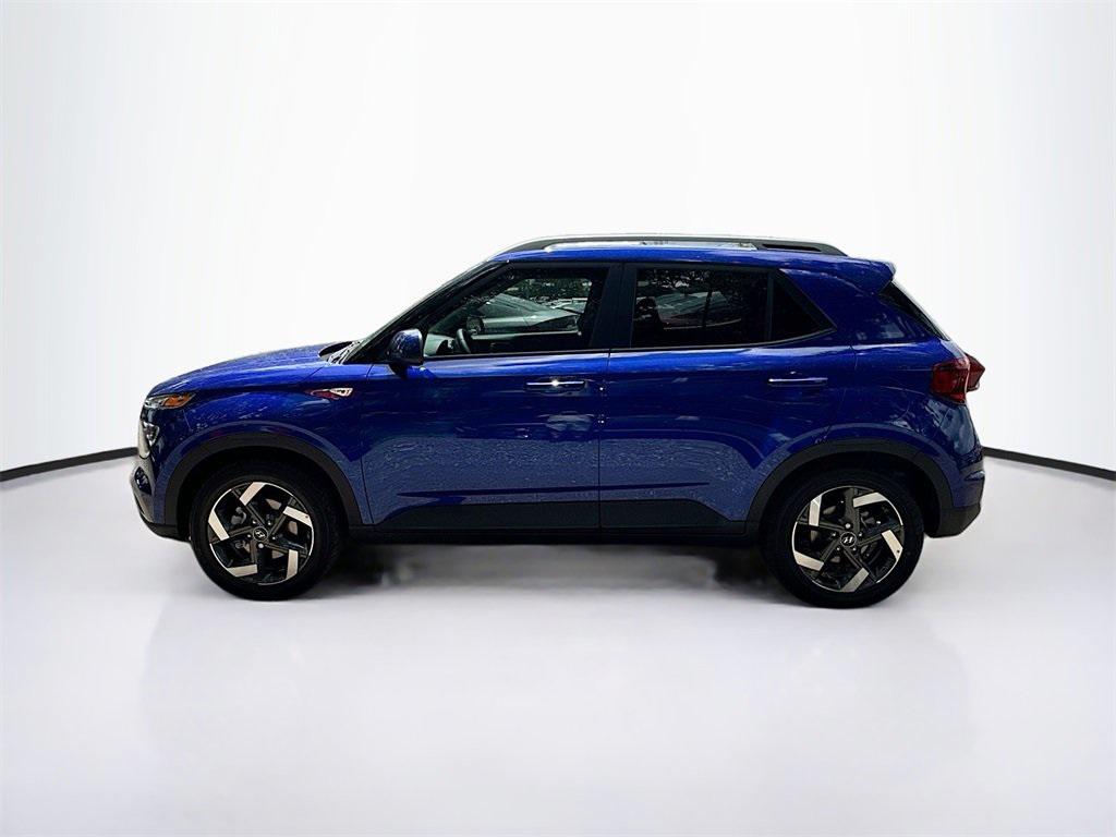 2025 Hyundai Venue SEL photo 2