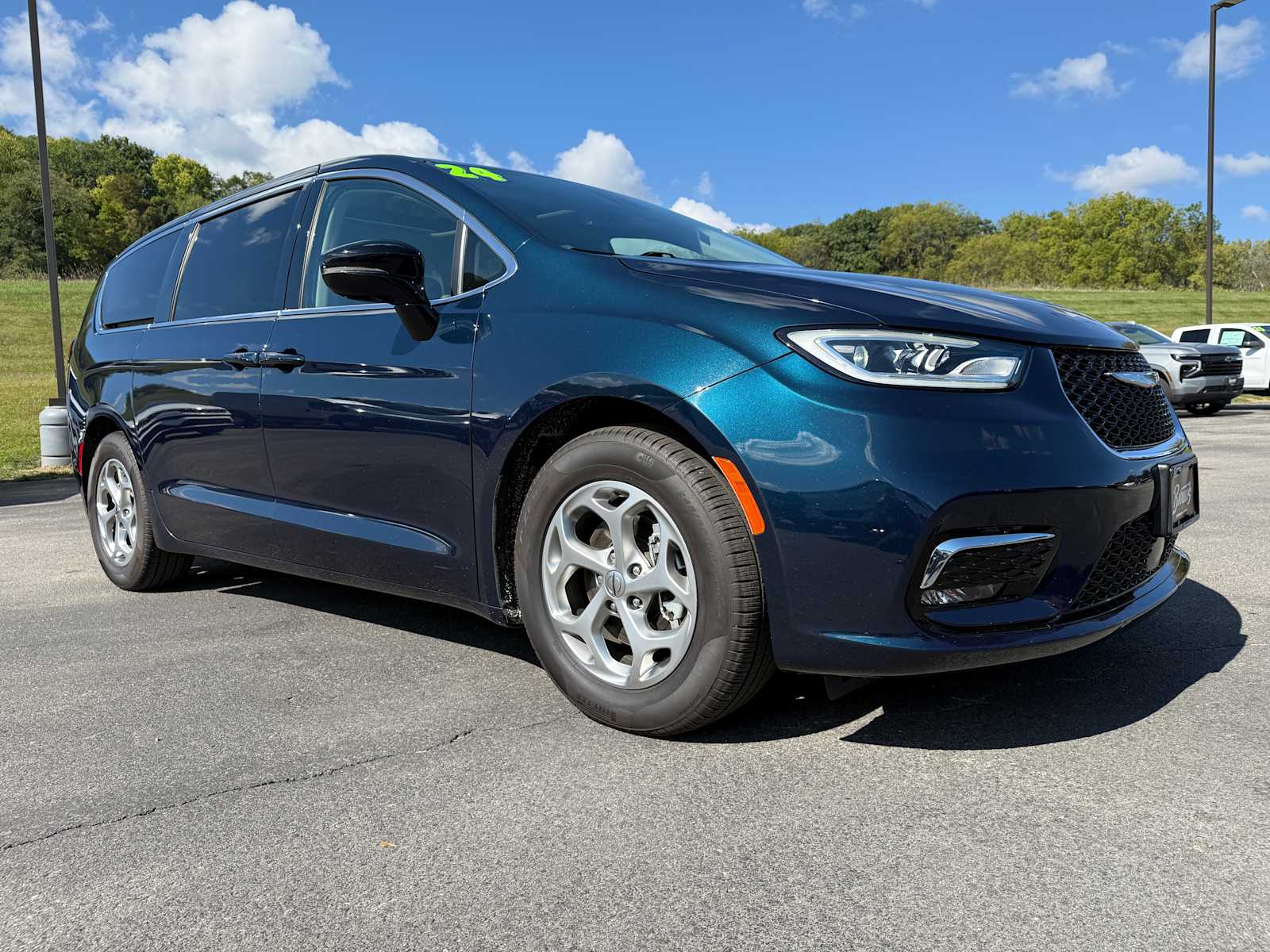 2024 Chrysler Pacifica Limited photo 3
