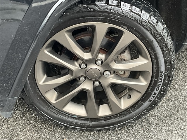 2017 Jeep Grand Cherokee Limited Anniversary Edition Black photo 2