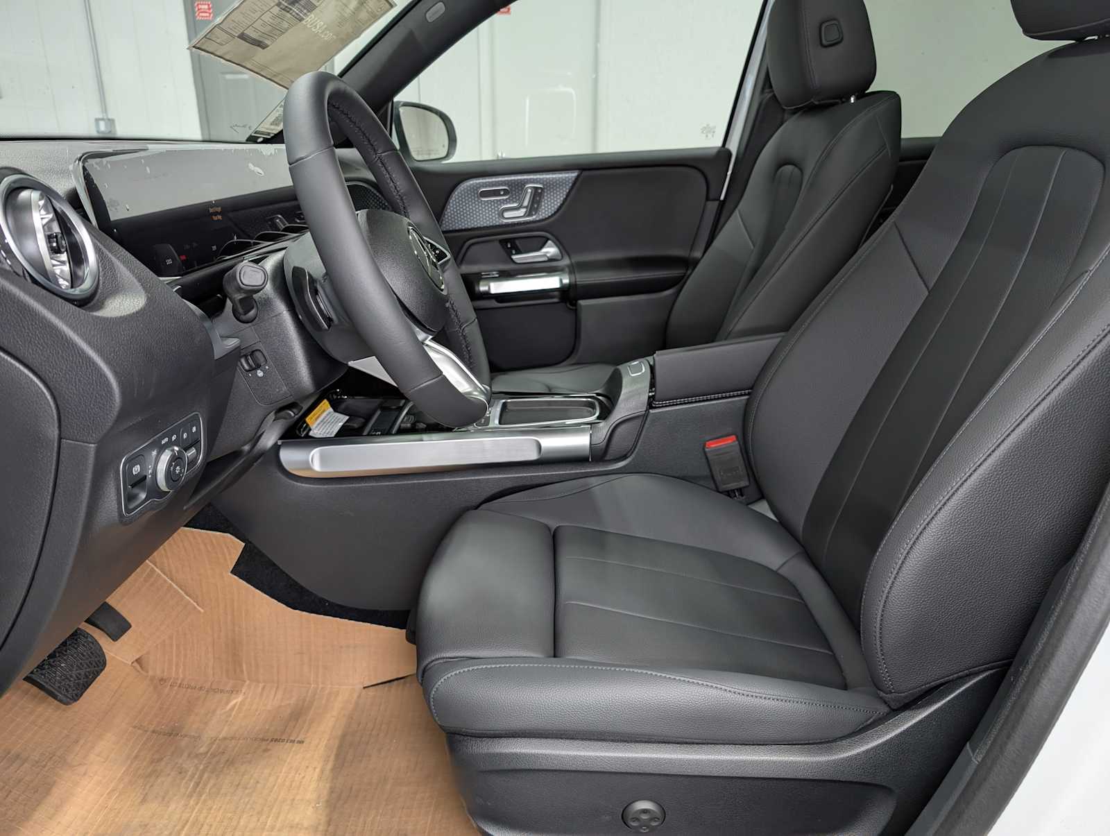 2025 Mercedes Benz GLB 250 4MATIC photo 4