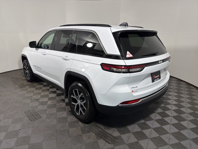 2025 Jeep Grand Cherokee Limited photo 4