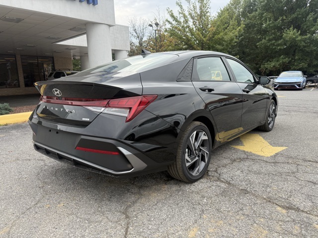 2025 Hyundai Elantra Hybrid SEL Sport photo 3