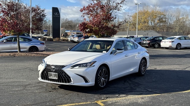 2025 Lexus ES 350's photo