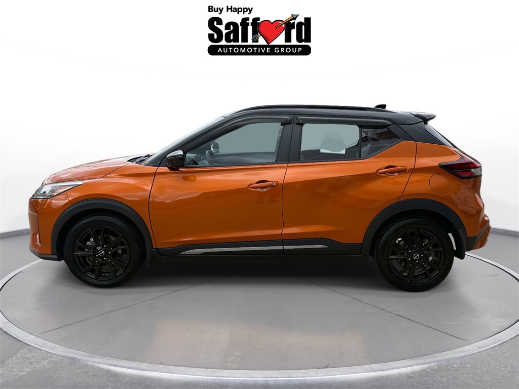 2022 Nissan Kicks SR photo 3