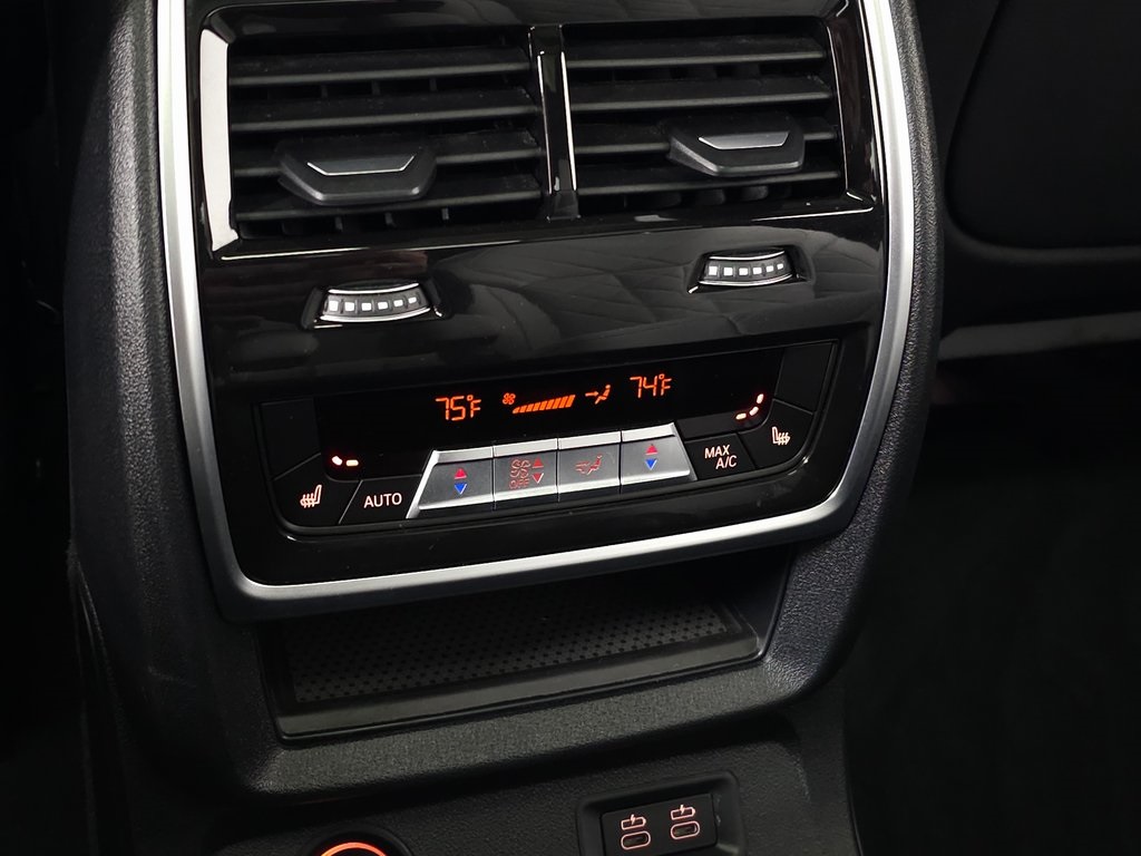 2023 BMW X7 - Image 40