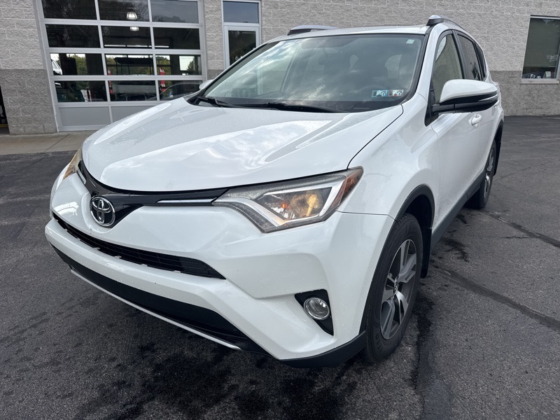 2016 Toyota RAV4 XLE photo 5