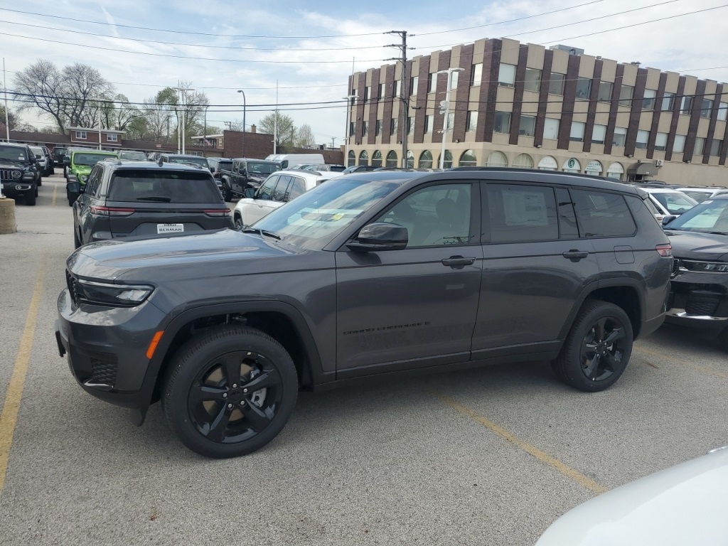 2025 Jeep Grand Cherokee Altitude X photo 3