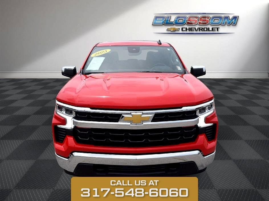 2025 Chevrolet Silverado 1500 LT photo 2