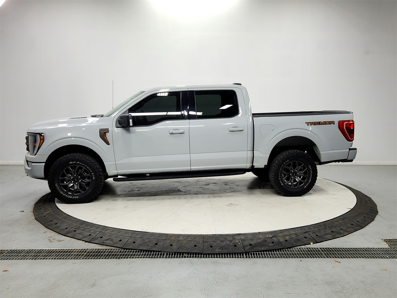 2023 Ford F-150 Tremor photo 2