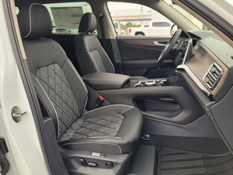 2026 Volkswagen Atlas SEL Premium R-Line photo 10
