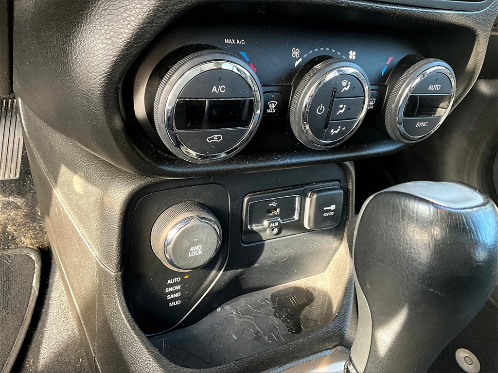 2017 Jeep Renegade Limited photo 25