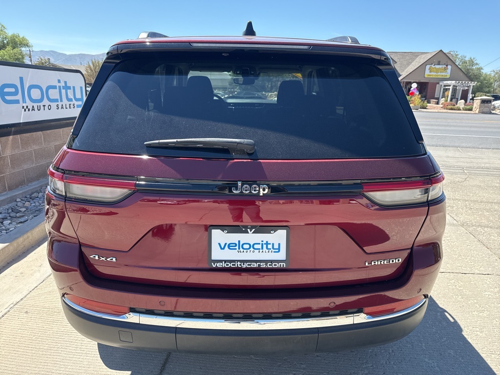 2023 Jeep Cherokee Laredo photo 4