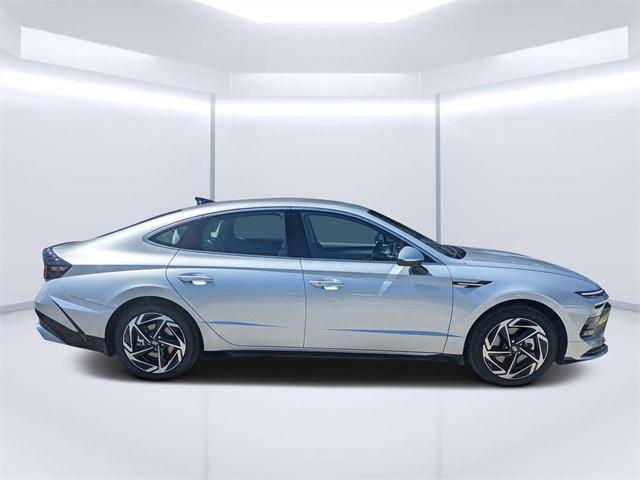 2026 Hyundai Sonata SEL Sport photo 2