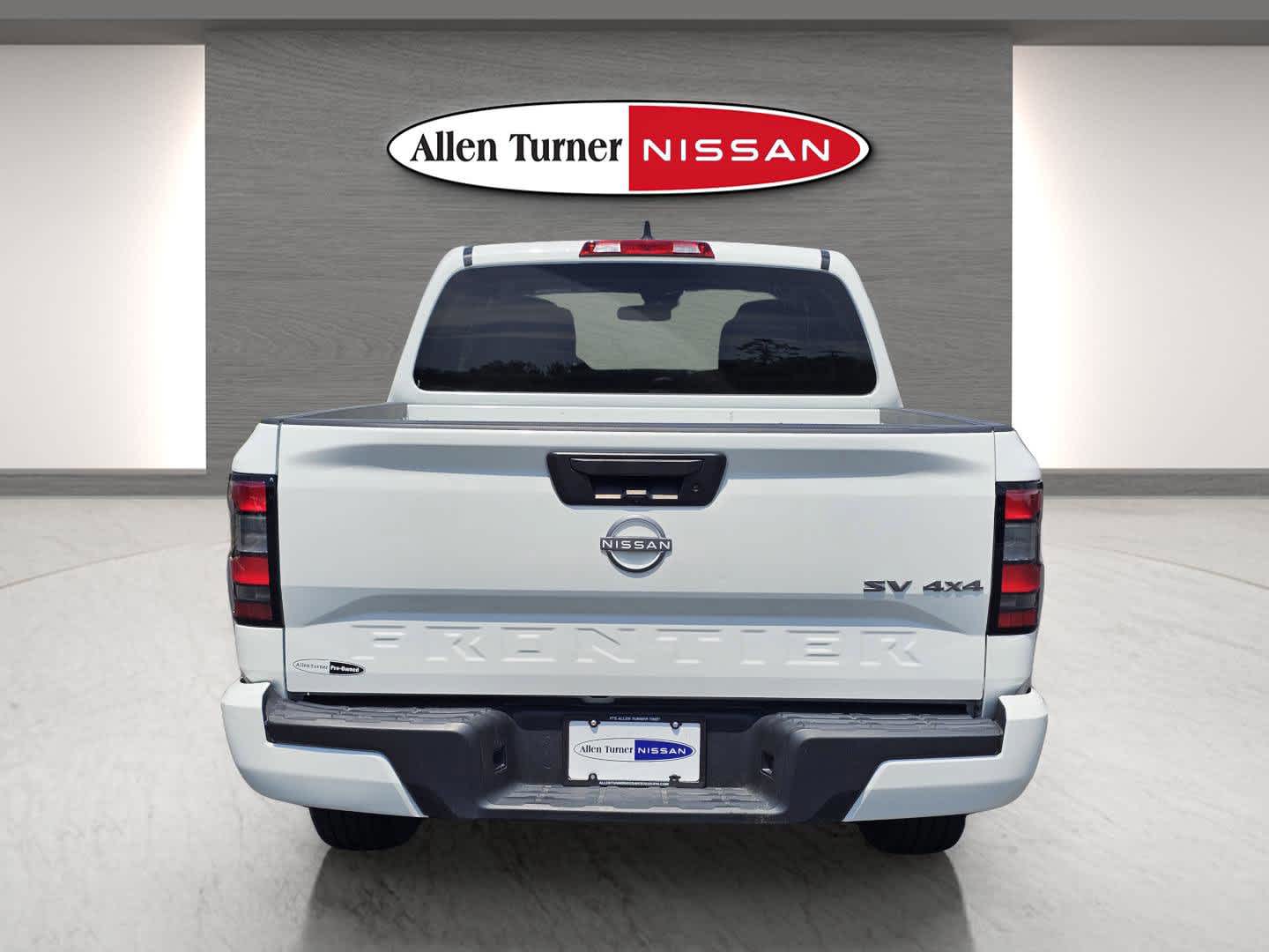 2024 Nissan Frontier SV photo 9