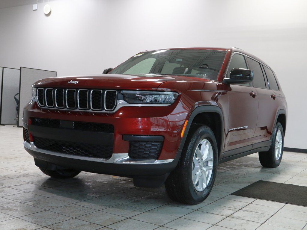 2025 Jeep Grand Cherokee Laredo photo 3