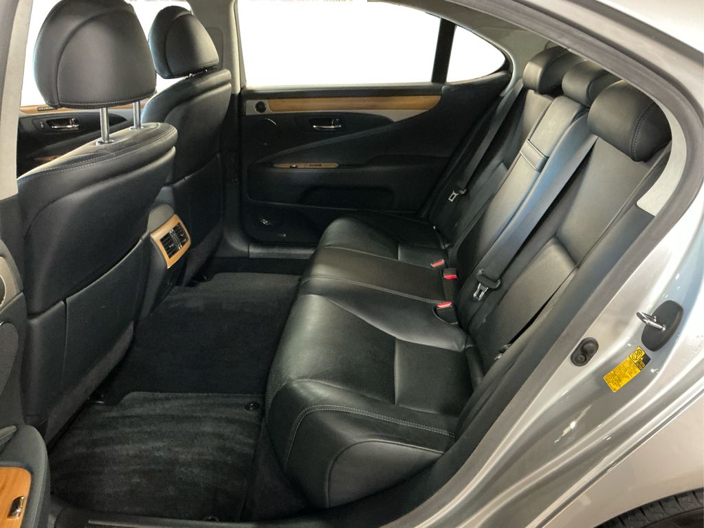 2014 Lexus LS 460 L photo 16