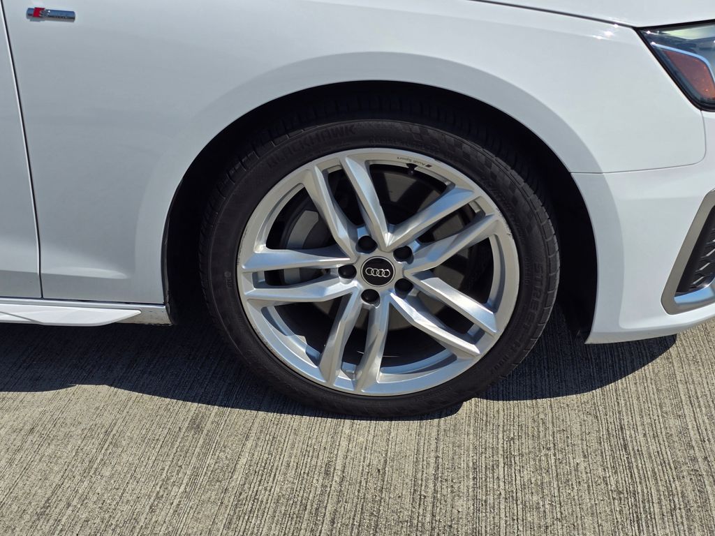 2023 Audi A4 S line Quattro Premium Plus photo 9