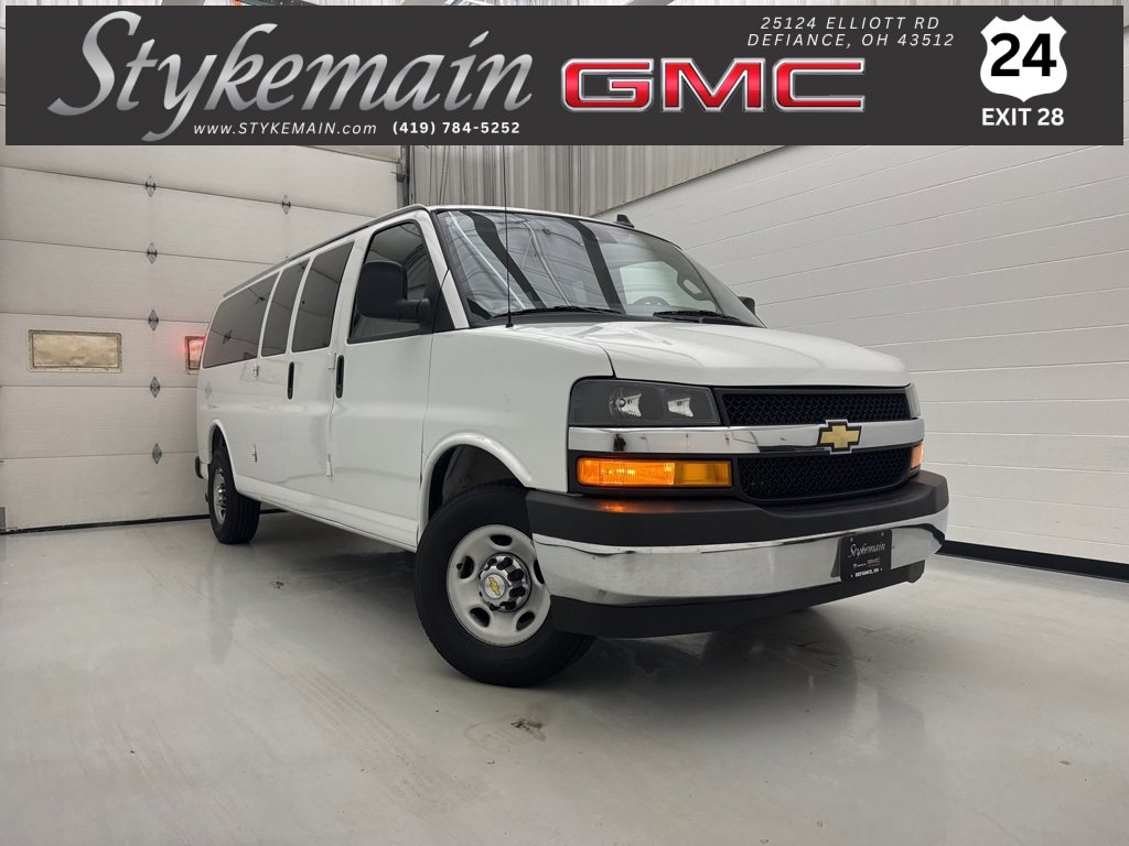2024 Chevrolet Express Passenger LT's photo