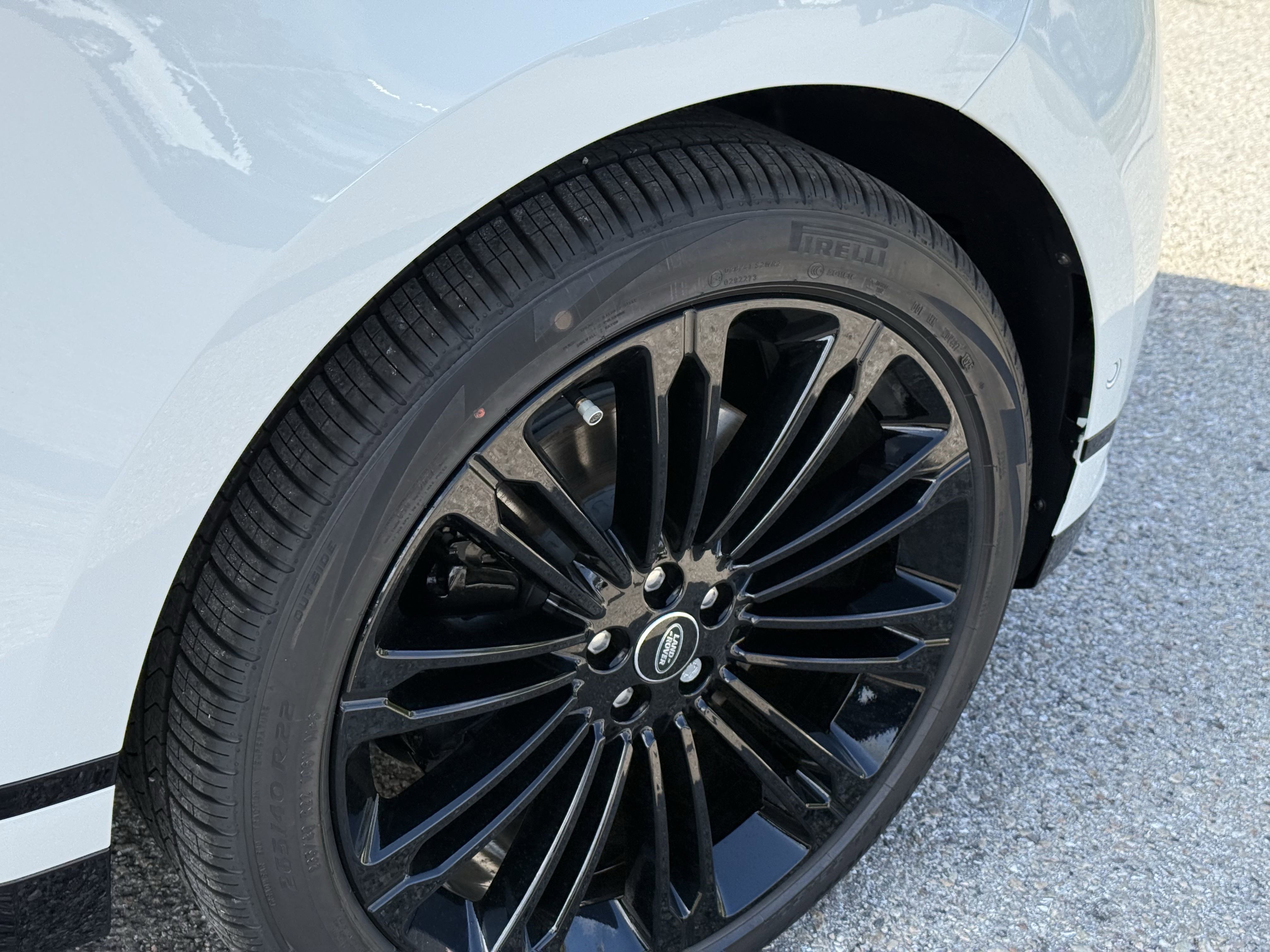 2026 Land Rover Range Rover Velar SE photo 11